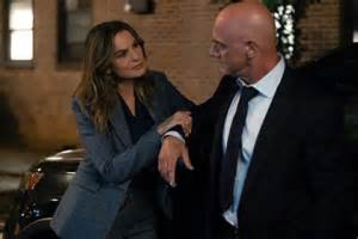 Benson And Stabler's Iconic Kiss On "Law & Order: