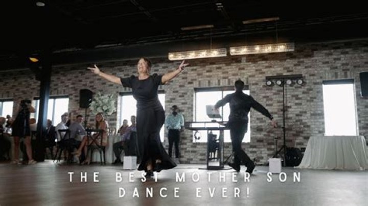 Beyonc's Mom Dances With MC Hammer