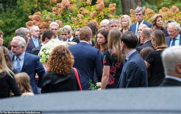 Did Jackie Kennedy Go to Robert Kennedy's Funeral? A Look at a Nation's Shared Sorrow