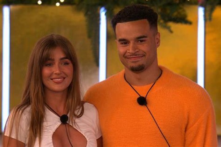 Dive Into The Enchanting Love Story Of Georgia And Toby From "Love Island"