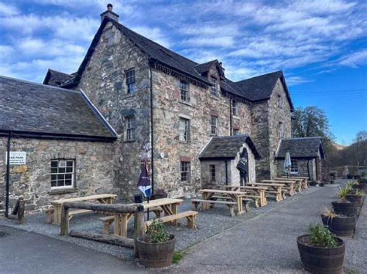 How Old is the Drovers Inn? Uncovering the History of Scotland's Ancient Pub