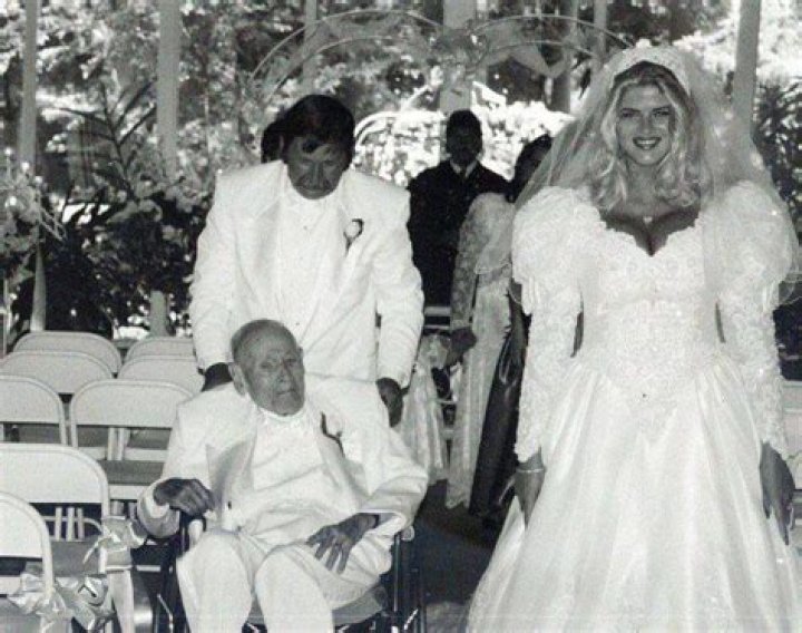How Old Was Anna Nicole When She Married Her Husband? A Look at a Public Story