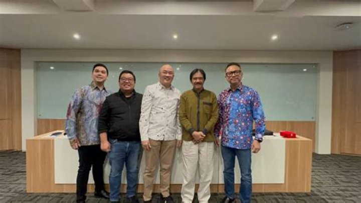Intip Rahasia Sukses Carlos Sainz Jr. Bersama Saudara Tercintanya