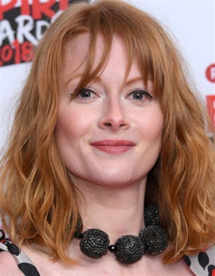 Terungkap! Status Hubungan Aktris Emily Beecham Yang Sebenarnya