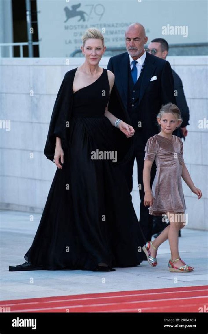 Unveiling Edith Vivian Patricia Upton: Botanical Artistry Redefined