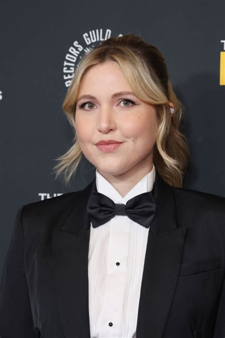 Unveiling Taylor Tomlinson's Height: Discoveries And Insights