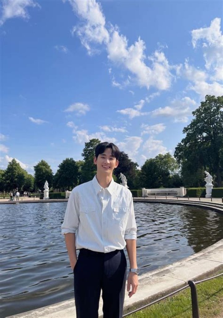 Unveiling The Fascinating World Of Kim Soo Hyun's Height