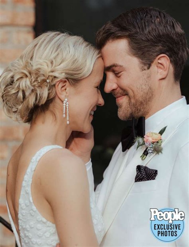 Unveiling The Secrets Of Aventer Gray's Married Life: Discoveries And Wisdom