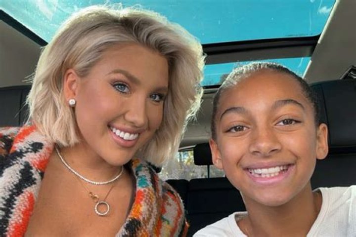 Unveiling The Secrets Of Savannah Chrisley's Flawless Legs In Daisy Dukes