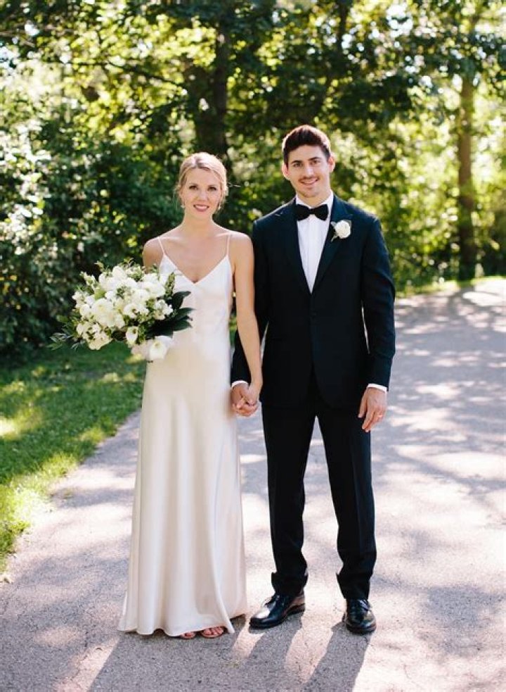 Was Carolyn Bessette Late to Her Wedding? Unpacking That Enduring Question