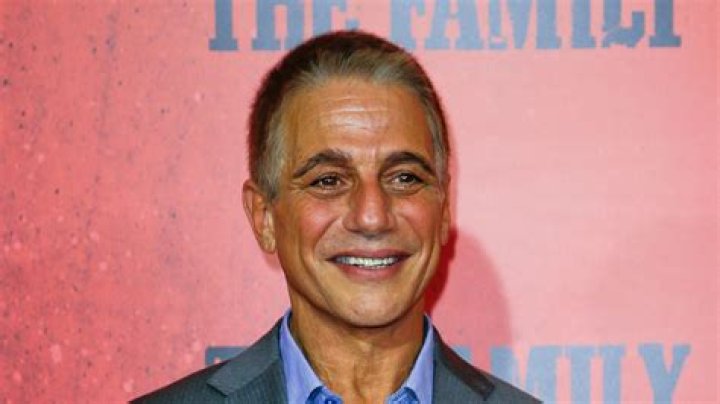 What is Tony Robbins' Annual Income? Unpacking a Fortune