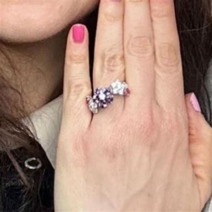 What is Zooey Deschanel's Engagement Ring? Details on Her Distinctive Sparkler