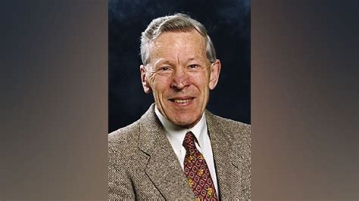 What Was J. Howard Marshall's Net Worth When He Died?