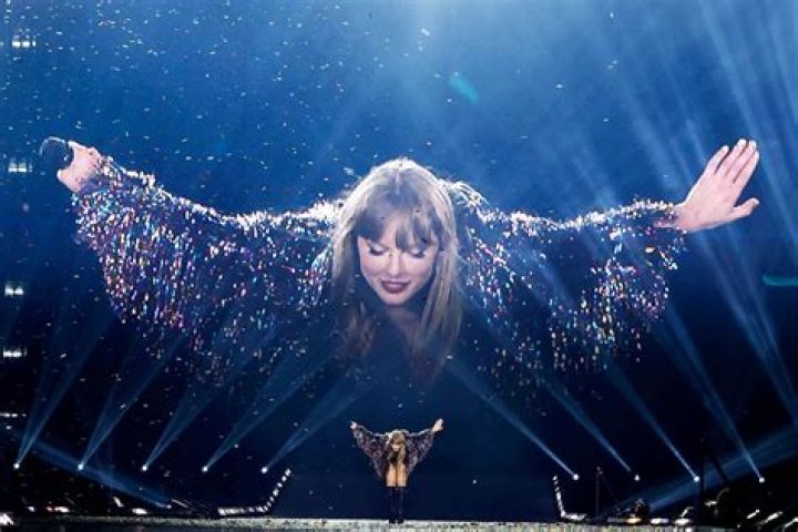 What Was Taylor Swift's Warning to Travis? Decoding Her Public Persona