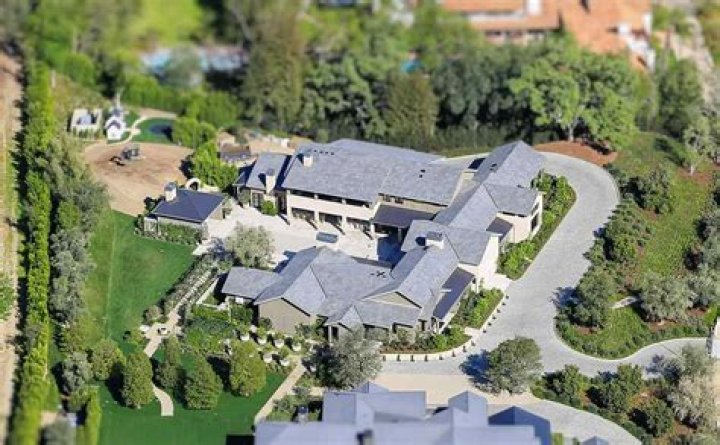 Where do the Kardashians Own Houses? Uncovering Their Lavish Real Estate