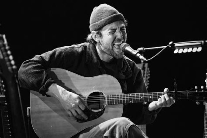Who Is Robin Pecknold Dating? Unraveling The Past
