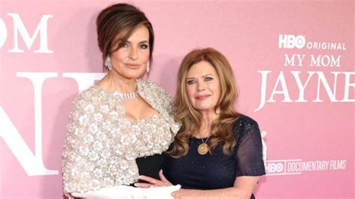 Why Did Jayne Mansfield Wear a Wig? Uncovering Her Iconic Look