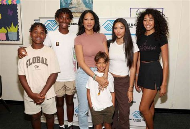 Witness Kimora Lee Simmons Unleash Her Moves With Daughter!